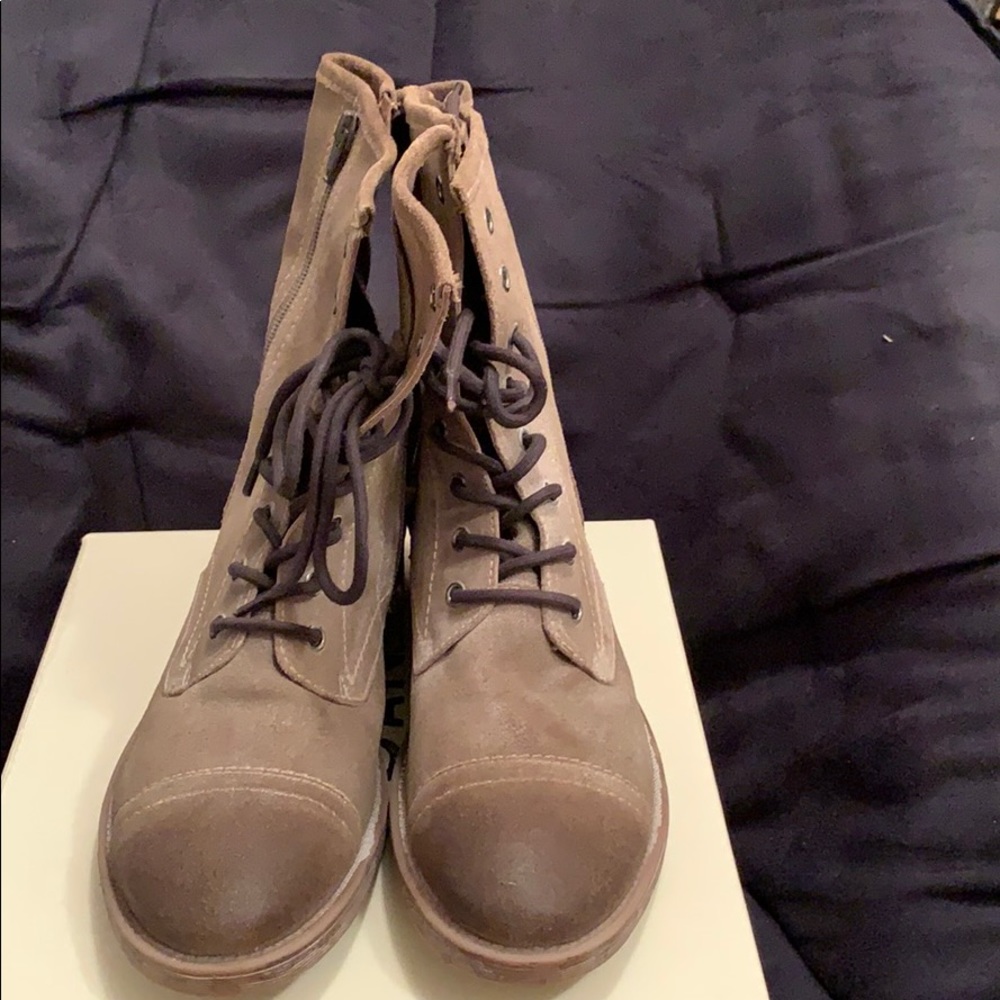 Roan boots